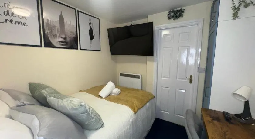 Bedsit Birmingham - Image 1