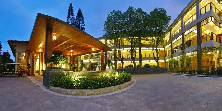Zhongshan Hot Spring Resort - Image 1
