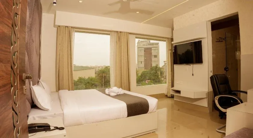 Hotel Lime Tree - Image 1