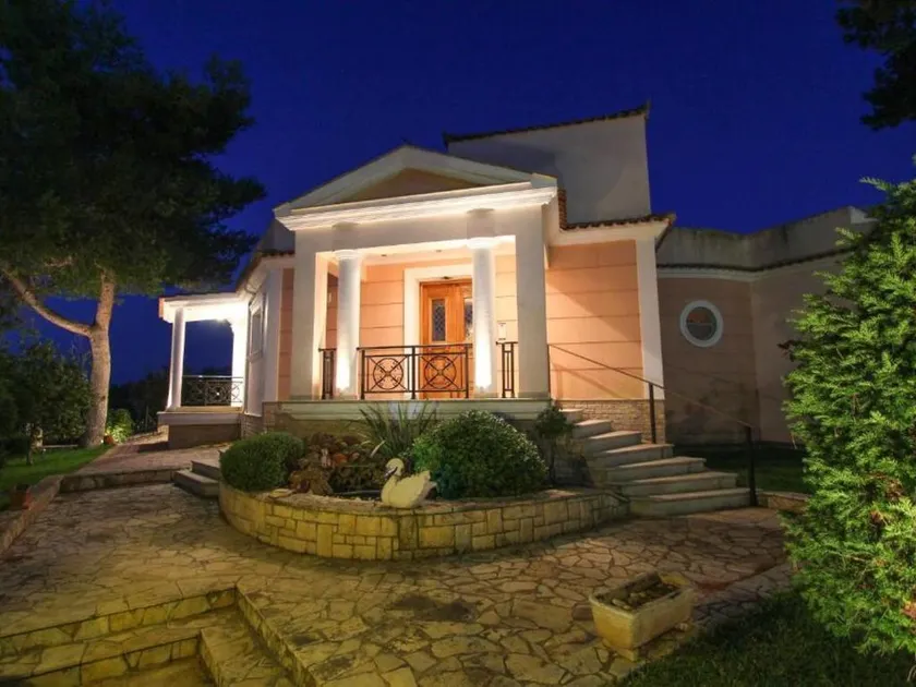 Villa Sunshine - Private Hot Tub - Image 1