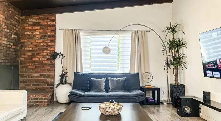 Bright 2-BR Home Near LAX with Shared Yard - SH2-LAD - Image 1