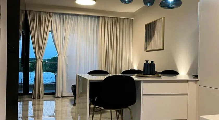 Liz suite - Image 1