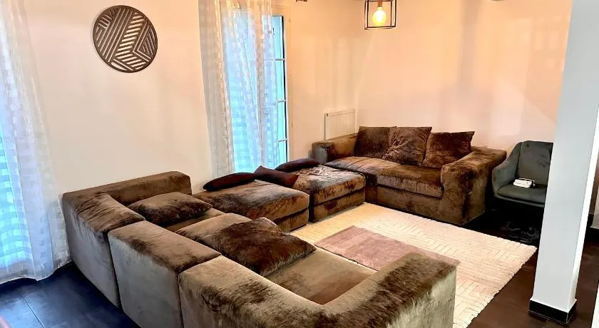 réf rog Chambre Privée dans une villa partagée - Image 1