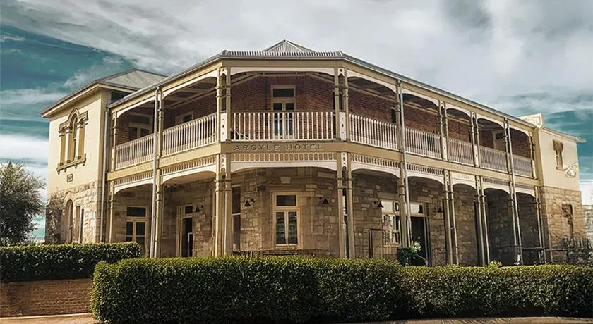 Argyle Hotel, Maclean - Image 1