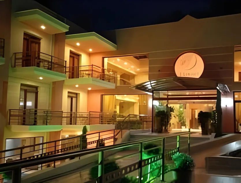 4 Epoxes Hotel Spa - Image 1