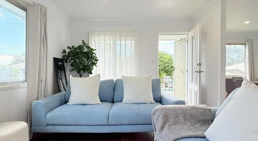Family Comfort Modern 3BR Retreat - Image 1