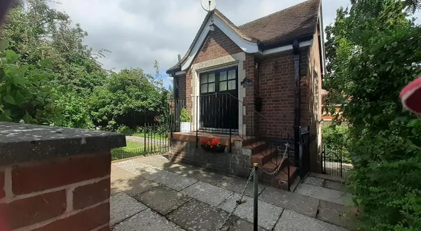 Alum House - Image 1