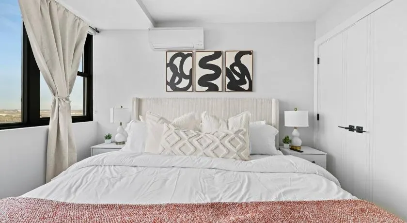 Near NYC & MetLife, Large Apartment, Sleeps 14 - Image 1