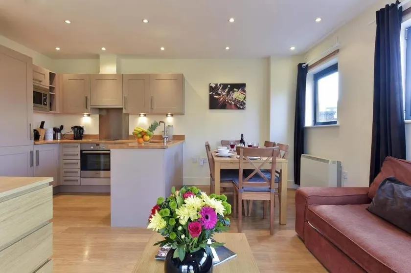 London Bridge Apartments - Image 1