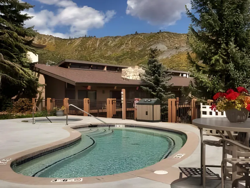 Stonebridge Inn - Image 1