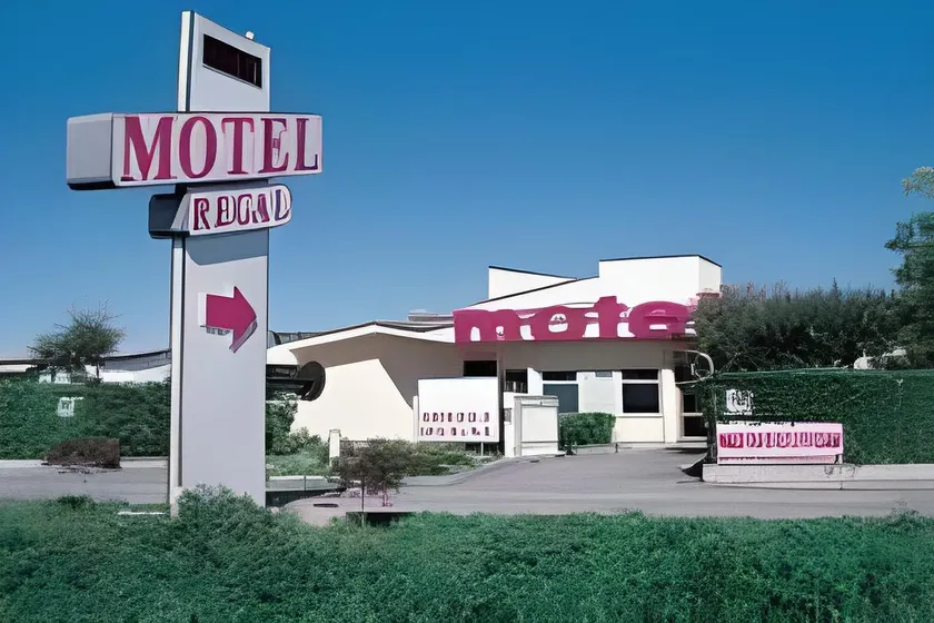 Hotel Motel Regal - Image 1