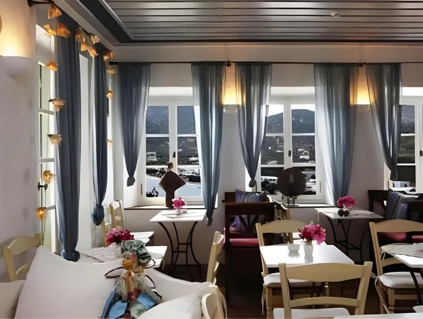 Niriedes Hotel - Image 1