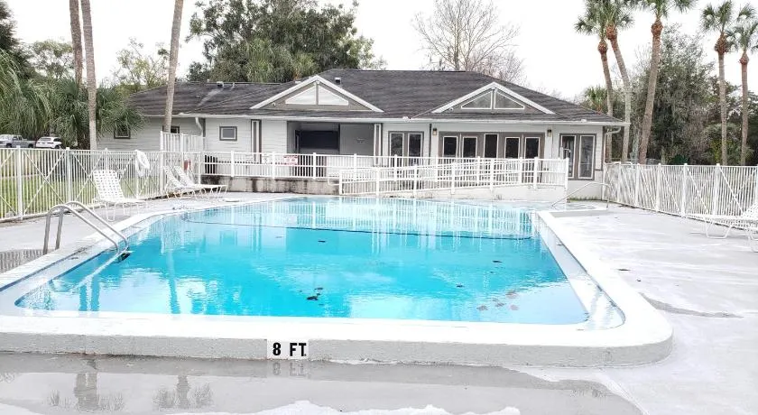 Spacious 2BR 2BA Suite - Walk to Mall & Hospitals - Image 1