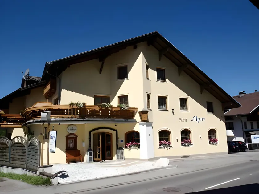 Hotel Alpin - Image 1