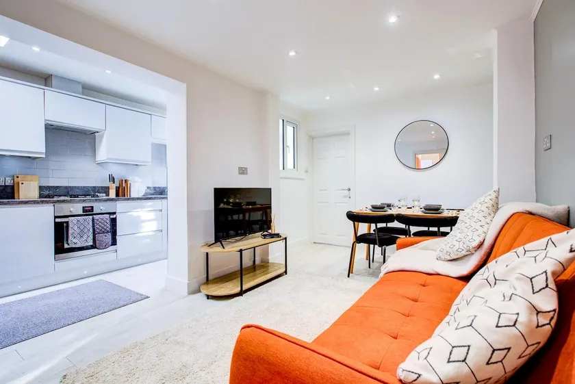 Perfect Booking | 2 Bed Home in Leyton - Image 1