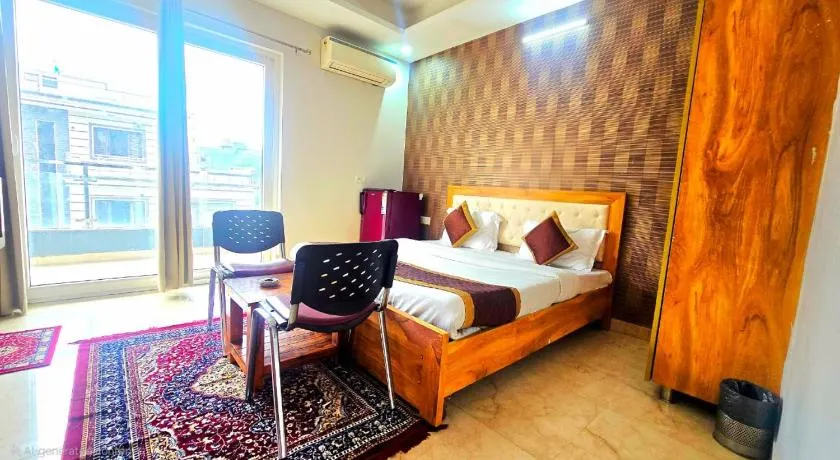 Luxury room with attach balcony - Image 1