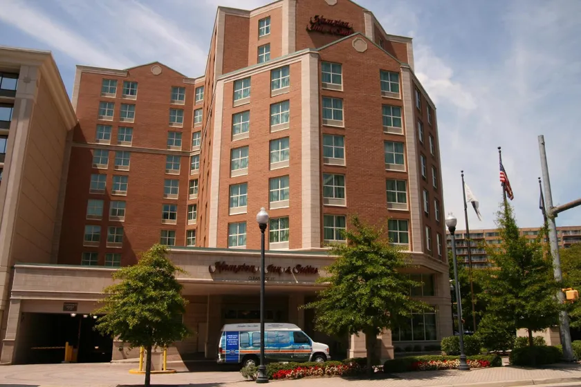 Hampton Inn & Suites by Hilton Arlington Crystal City DCA - Image 1