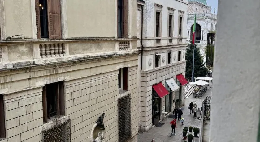 Wake up next to Vicenza's Most Beautiful Square! - Image 1