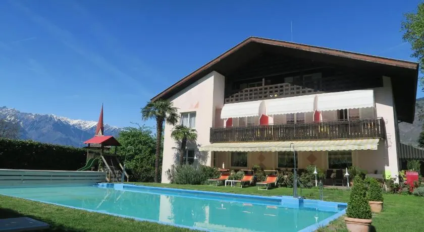 Garni Hotel Burgleitenhof - Image 1
