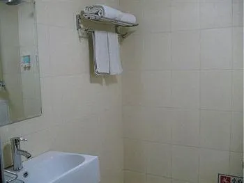 GreenTree Alliance Beijing West Railway Station North Square Hotel - Image 1