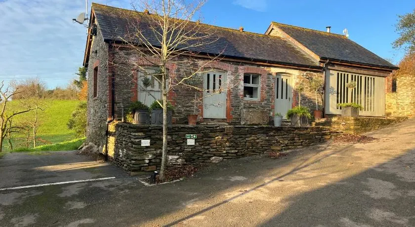 Charming Countryside Cottage - Image 1