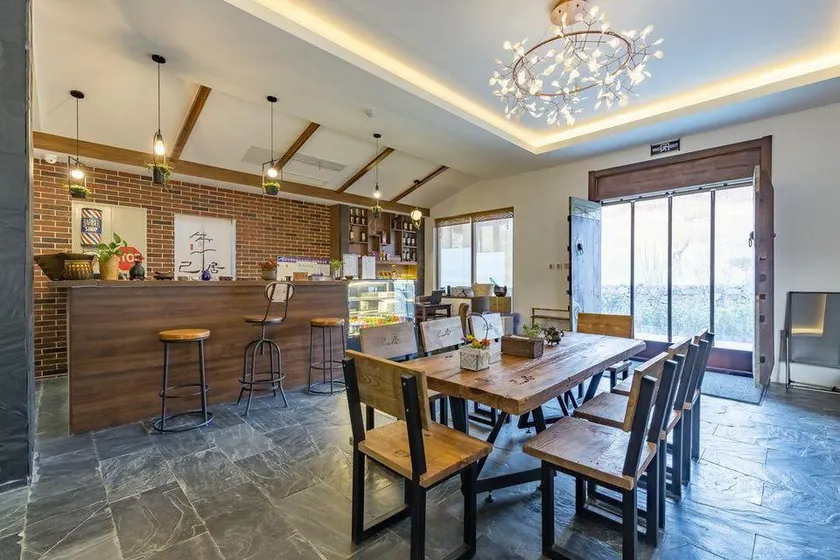 Jiju Chalet - Image 1