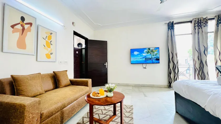 BluO Studio - Defence Colony - BathTub, Kitchen. - Image 1