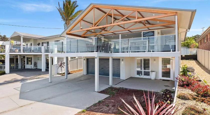 Luxury Beach House - Image 1