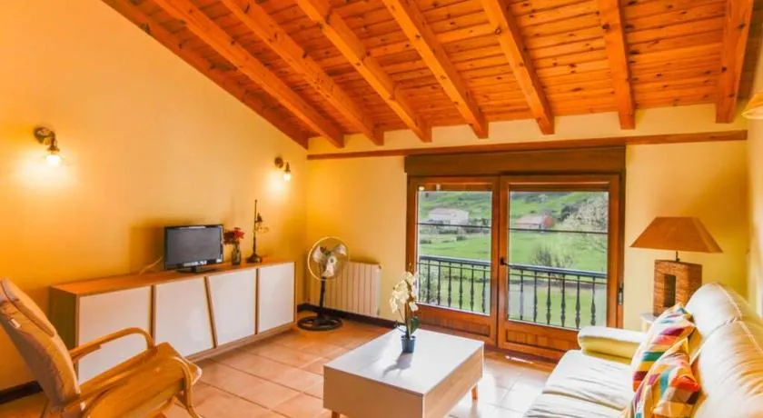 Precioso apartamento reformado en Liencres - Image 1