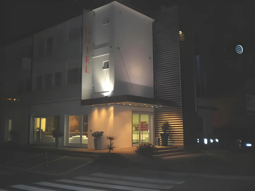 Hotel Villa Reale - 3 Star Superior - Image 1