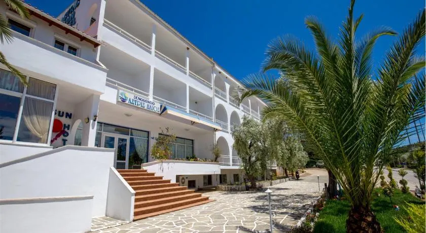 Astris Sun Hotel - Image 1