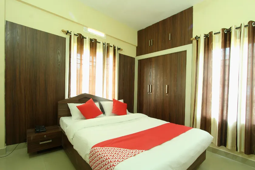 OYO Live Inn - Image 1