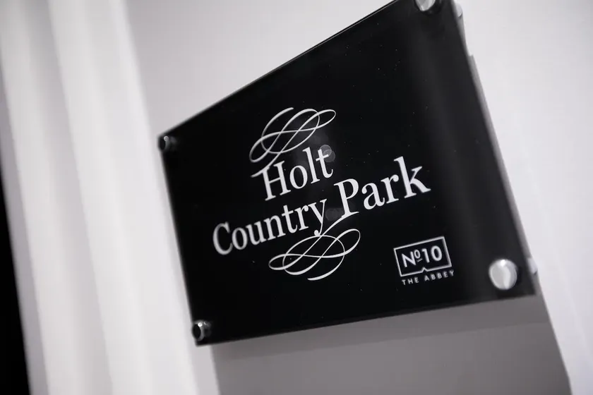 Holt Country Park · Modern & Spacious Apt - Image 1
