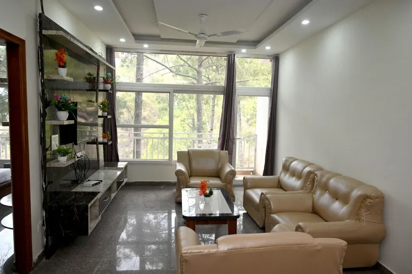Emerald Nest | Cozy 2BHK Hill Apartment - Image 1