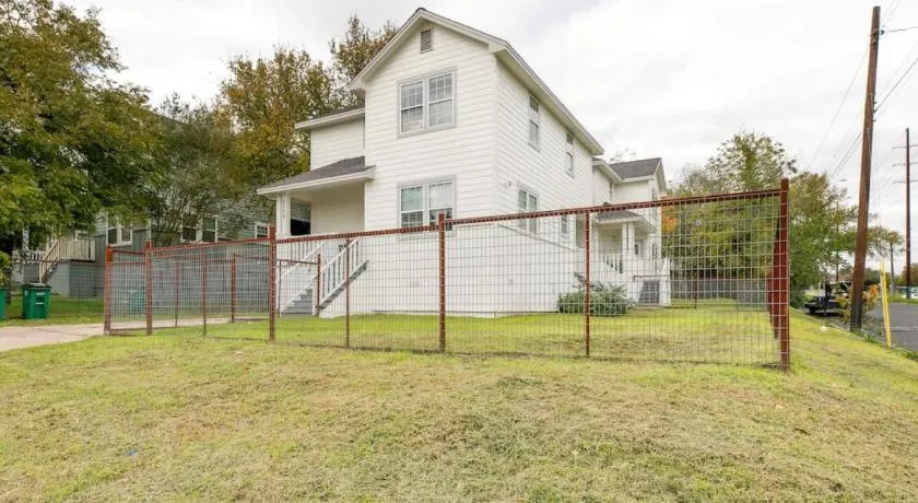 Modern Central East Austin 4BR Gem - Image 1