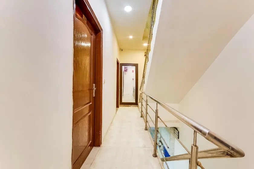Townhouse Century Hotel - Image 1