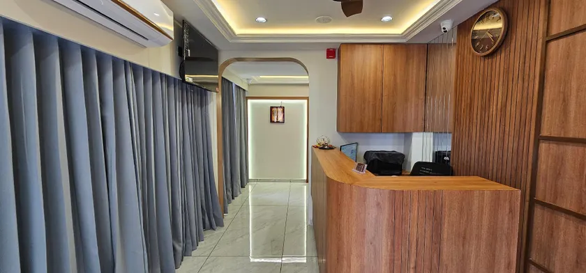 Hotel Deluxe Inn - Image 1