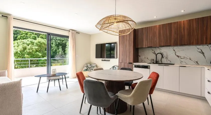 Villa T4  climatisée avec piscine privée à AJACCIO CORSE - Image 1