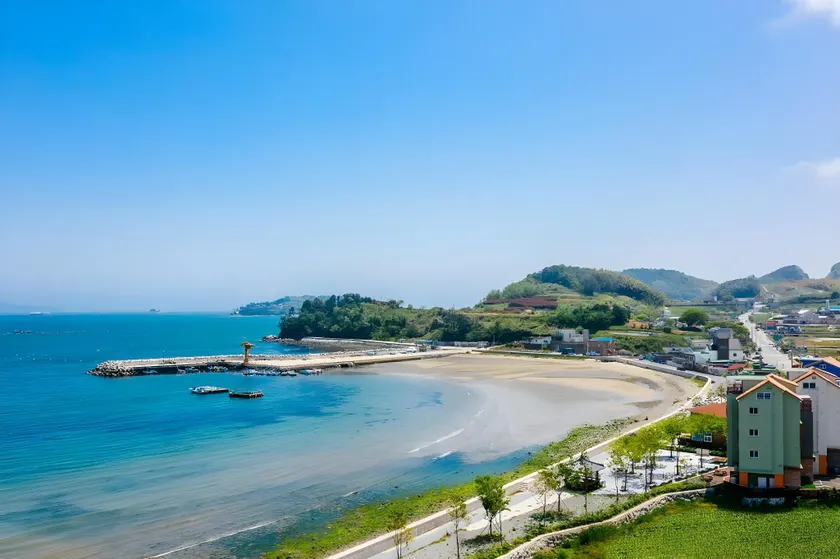 Geoje Beach House Pension - Image 1