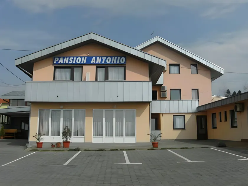 Pansion Antonio - Image 1