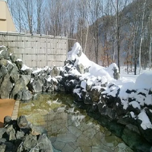 Yuyado Kuttari Onsen Lake Inn - Image 1