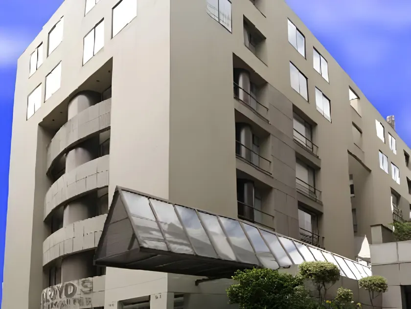 Lloyds Apartasuites Parque 93 - Image 1