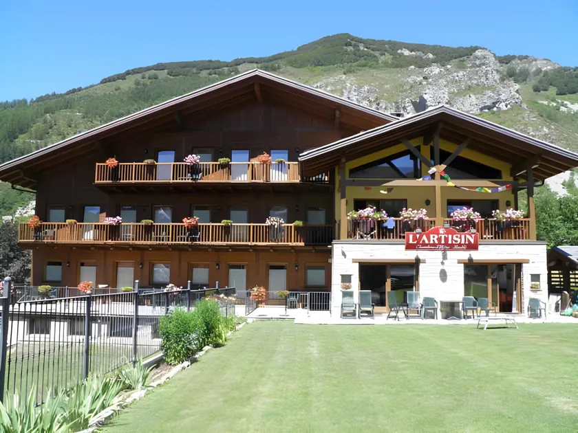 Hotel L'Artisin - Image 1