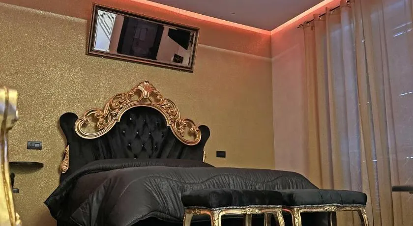 Red Rose Exclusive Rooms - Image 1