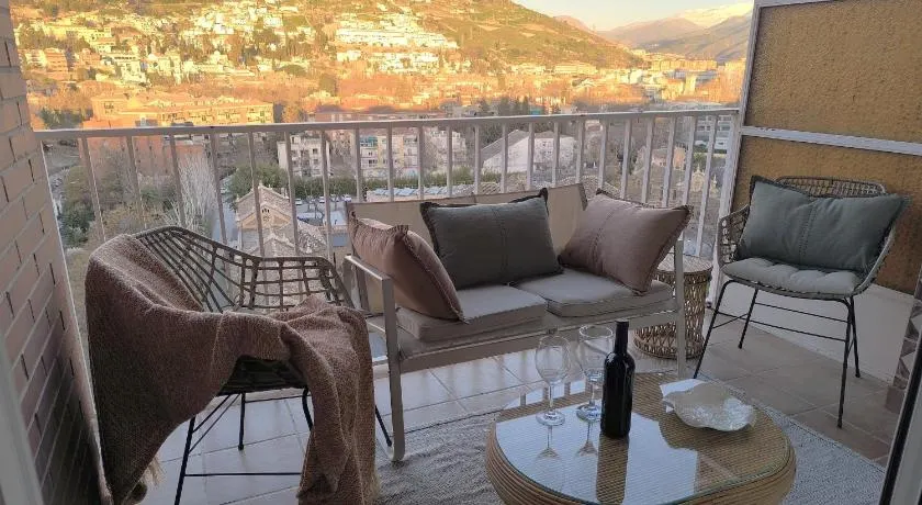 Appartement avec internet haut débit et terrasse | Vue montagne | Parfait pour le travail à distance - Image 1