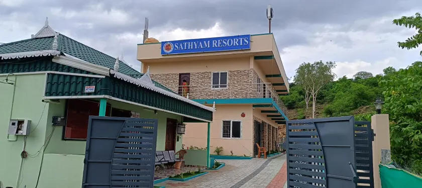 Sathyam Resorts - Image 1