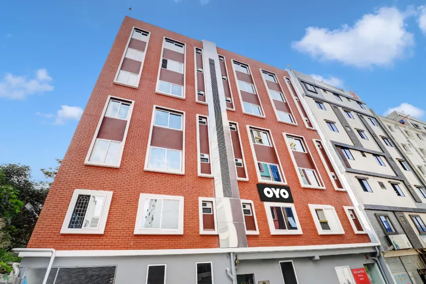 Townhouse Ecity Inn - Image 1