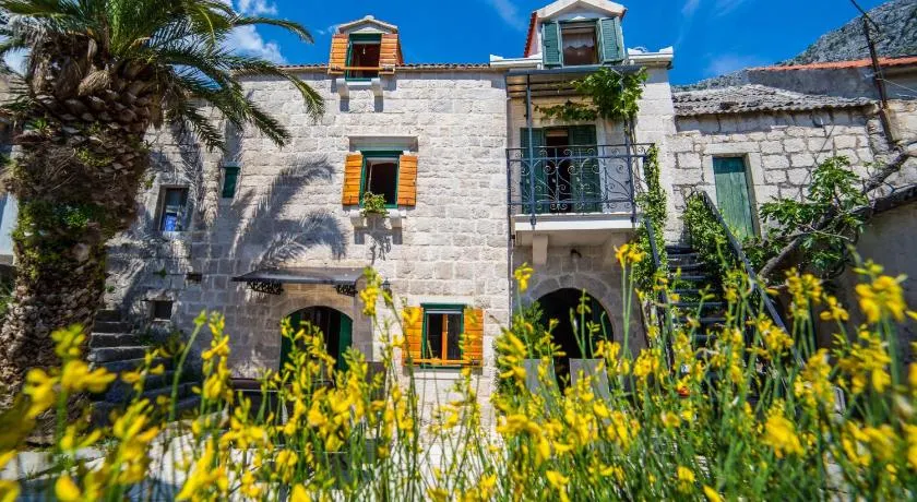 Old stone house - Image 1