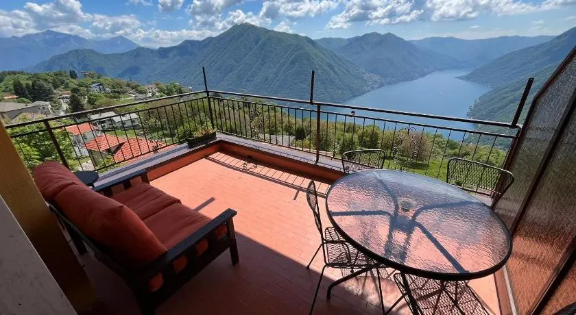VillaMarinaPigra Lake View Apartments - Image 1