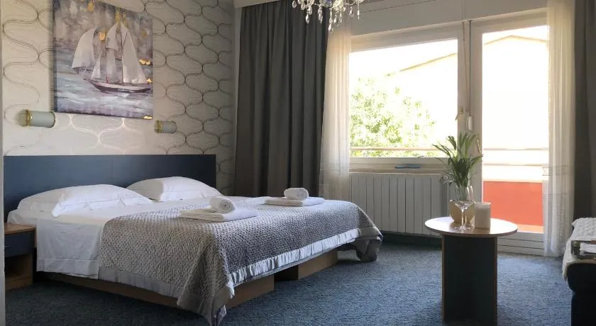 Rooms Split - Image 1